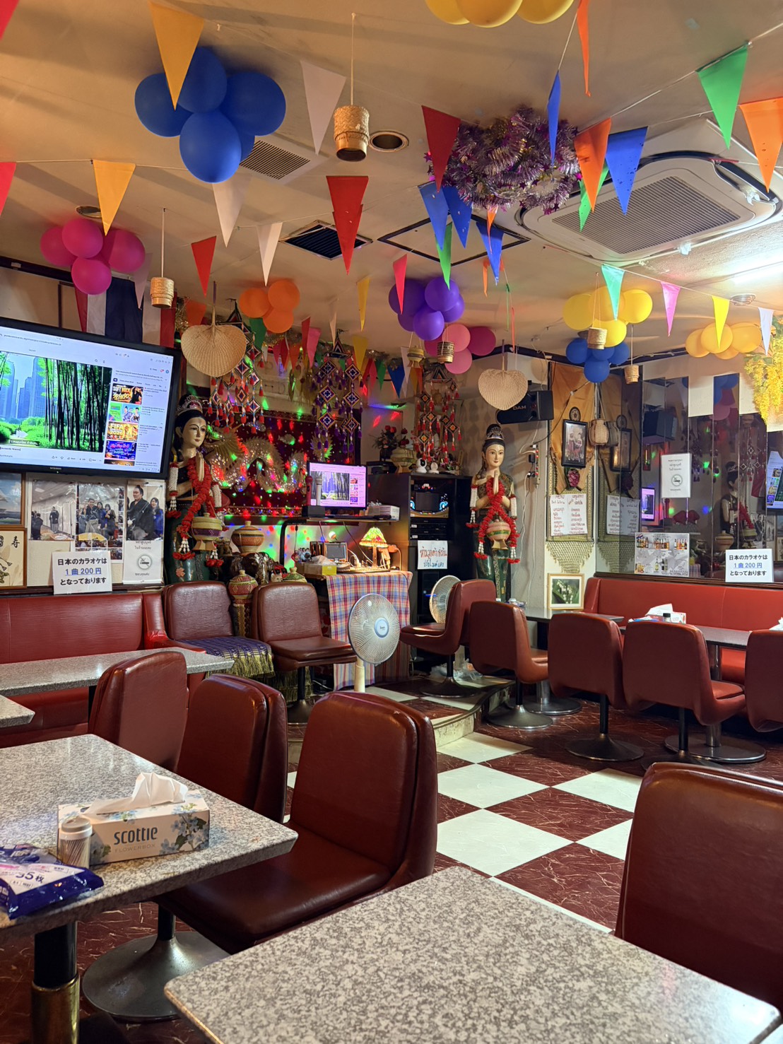 カラフルな店内